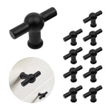 De afbeelding toont een set van 10x Rando Black Knob van yessential.nl, met één knop uitvergroot voor detail en een andere foto waarop de zwarte knop geïnstalleerd is op een witte kastlade.
