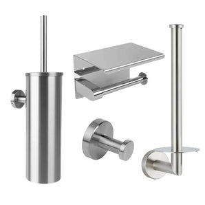 De Santino RVS WC Set van yessential.nl bevat een wc-borstelhouder, wc-papierhouder met deksel, wandhaak en reserverolhouder - perfect om je badkamer stijlvol en functioneel op te waarderen.