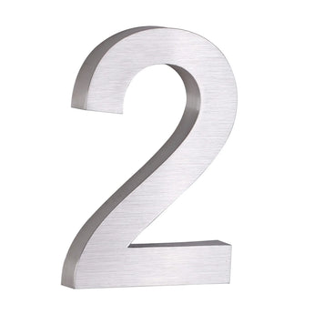 De Angelo RVS 20cm van yessential.nl is een modern, driedimensionaal metallic cijfer 2 in geborsteld zilver, afgebeeld tegen een witte achtergrond.