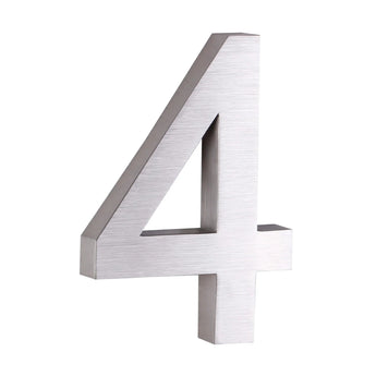 De Angelo RVS 20cm van yessential.nl is een geborsteld zilveren, metallic nummer 4 die rechtop staat op een witte achtergrond-een stijlvol, modern huisnummer gemaakt van premium roestvrij staal.