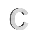 De Angelo RVS 20cm van yessential.nl is een metallic 3D hoofdletter C met een geborsteld zilveren textuur, ideaal als modern RVS huisnummer of stijlvol huisnummer voor je huis, weergegeven op een witte achtergrond.