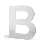 Een grote, metalen letter B met een gladde, geborstelde afwerking staat rechtop tegen een effen witte achtergrond, die het strakke ontwerp van de Adamo RVS 20cm van yessential.nl weerspiegelt.