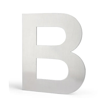 De Adamo RVS 15cm van yessential.nl is een grote, geborstelde metallic letter B, perfect als stijlvol huisnummer of premium Adamo huisnummer voor in huis.