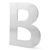 De Animo RVS 15cm (geen boor) van yessential.nl is een metallic letter B met een geborstelde afwerking, rechtopstaand tegen een witte achtergrond - ideaal voor stijlvolle en moderne huisnummer displays.