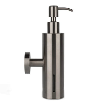 De Alberto Gunmetal van yessential.nl is een stijlvolle roestvrijstalen zeeppomp voor aan de muur, met pompdeksel en klein venster om de zeeppijl te tonen.