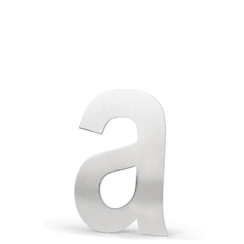 De Adamo RVS 15cm van yessential.nl is een metallic kleine letter "a" met een geborstelde zilveren afwerking, rechtopstaand tegen een witte achtergrond-ideaal voor iedereen die op zoek is naar stijlvolle RVS huisnummers.