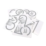 Een stapeltje Amato White 12,5cm stencils van yessential.nl met grote grijze cijfers 0-9 en begeleiding op elk vel. Door ze over elkaar te leggen kun je stijlvolle witte huisnummers displays maken.