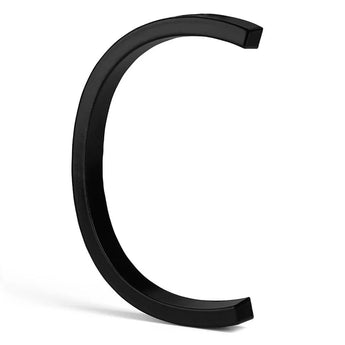 Een 12,5 cm hoge, zwarte Amato letter C van yessential.nl wordt weergegeven tegen een effen witte achtergrond.