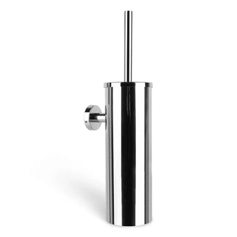 De yessential.nl Branco Chrome is een roestvrijstalen, wandgemonteerde toiletborstelhouder met een cilindrische houder en een lang handvat WC borstel, afgebeeld tegen een witte achtergrond.