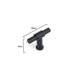 De Cordero Black Knob van yessential.nl heeft een zwart cilindrisch T-bar ontwerp, is 56mm breed en 41mm hoog, heeft een matzwarte afwerking en is afgebeeld tegen een witte achtergrond.