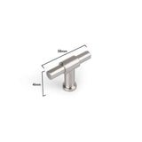 De Cordero RVS Knop van yessential.nl is een geborsteld metalen T-vormige meubelknop van 56mm breed en 41mm hoog, tegen een strakke witte achtergrond.