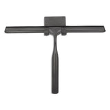 De Zamoro Gunmetal van yessential.nl, een zwarte trekker met een breed plat rubberen blad en recht handvat voor het schoonmaken van ramen of gladde oppervlakken, wordt getoond tegen een witte achtergrond.