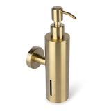 De Alberto Gold van yessential.nl is een cilindrische zeepdispenser voor aan de muur in geborsteld goud, met een pomptop en een klein verticaal venster om het zeepniveau weer te geven.