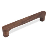 De Salgado Walnut handgreep van yessential.nl heeft een slanke, donkere walnotenhouten afwerking, afgeronde hoeken en een modern ontwerp - perfect voor lades of kasten. Dit elegante houten handvat wordt getoond tegen een witte achtergrond.
