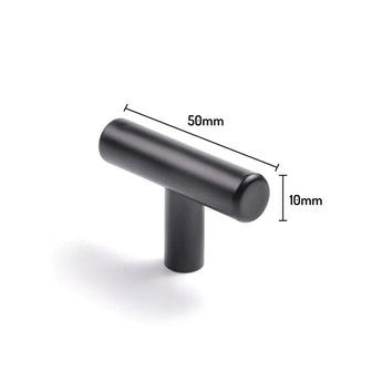 De Remo Black Knob van yessential.nl is een zwart, T-vormig cilindervormig handvat met een lengte van 50mm en een diameter van 10mm, weergegeven op een witte achtergrond met gelabelde afmetingen.