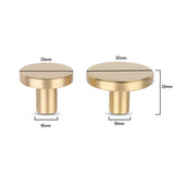 Twee ronde Marizo Gold knoppen van yessential.nl worden naast elkaar getoond. De linker knop is 25mm breed en 10mm diep, terwijl de rechter 32mm breed en 20mm diep is, met alle afmetingen duidelijk aangegeven.
