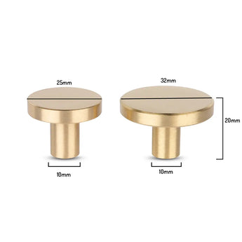 Twee ronde Marizo Gold knoppen van yessential.nl worden naast elkaar getoond. De linker knop is 25mm breed en 10mm diep, terwijl de rechter 32mm breed en 20mm diep is, met alle afmetingen duidelijk aangegeven.