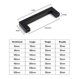 De Vasco Black van yessential.nl is een zwarte, vierkante handgreep met gemarkeerde lengtes, hoogte, breedte en afstand tussen gaten. Een tabel in het Nederlands toont deze maten in millimeters voor diverse formaten. Perfect als moderne keukenhandgreep.