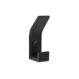 De Huso Black wandhaak heeft een modern, hoekig ontwerp met een strakke zwarte metalen afwerking, een rechthoekige basis en een opwaartse curve voor het ophangen van items.