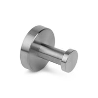 De Kyano RVS Haak van yessential.nl heeft een ronde basis en cilindrische pin in geborsteld roestvrij staal, ideaal voor gebruik in de badkamer. De moderne afwerking steekt af tegen een witte achtergrond, waardoor hij perfect is om items aan op te hangen.