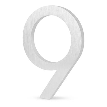 De Milano RVS 15cm is een RVS nummer negen met een geborstelde afwerking, rechtopstaand op een witte achtergrond - ideaal als modern huisnummer voor elk hedendaags huis.