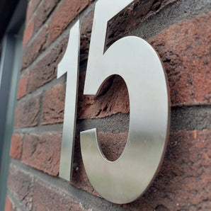 De Adamo RVS 15cm van yessential.nl voegt een stijlvol accent toe aan elke bakstenen muur en verbetert de uitstraling van je huis met zijn strakke ontwerp.