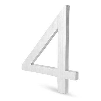 De Milano RVS 15cm van yessential.nl is een metallic, zilverkleurig cijfer vier met geborstelde afwerking, staand op een witte achtergrond met lichte schaduw-perfect als modern huisnummer.
