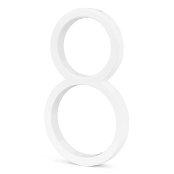 Een wit, driedimensionaal nummer 8 (Amato White 12,5cm by yessential.nl) staat rechtop op een effen witte achtergrond, benadrukt het moderne, strakke ontwerp en voegt stijlvolle flair toe aan de hedendaagse witte huisnummers.