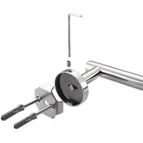 De yessential.nl Roberto wandbeugelset chroom - ideaal voor een toiletrolhouder - bestaat uit schroeven, pluggen, ronde voet, stang en inbussleutel, allemaal gedemonteerd afgebeeld op een witte achtergrond.