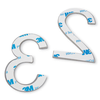 De Animo RVS 7,6cm (geen boor) van yessential.nl is voorzien van metallic Griekse letters epsilon (ε) en omega (Ω) met zelfklevende achterkant en blauwe 3M branding-perfect als zelfklevende huisnummers of voor een huisnummer zonder boren.