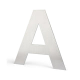 De Animo RVS 15cm (geen boor) van yessential.nl is een grote, rechtopstaande metalen letter A met een geborstelde metalen afwerking, perfect voor stijlvolle moderne huisnummers displays.