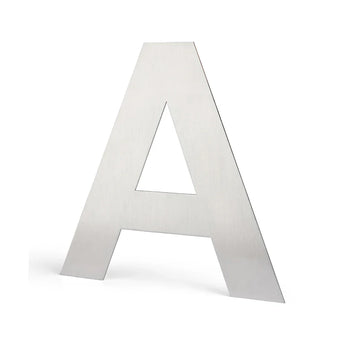 De Animo RVS 15cm (geen boor) van yessential.nl is een grote, rechtopstaande metalen letter A met een geborstelde metalen afwerking, perfect voor stijlvolle moderne huisnummers displays.