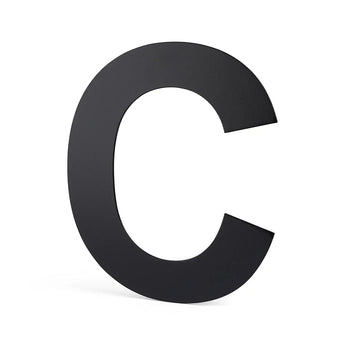 Een grote, zwarte hoofdletter C van Animo Black 15cm (geen boor) van yessential.nl-perfect als zelfklevende zwarte huisnummer plakletter-getoond op een witte achtergrond.