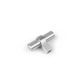 De Arturo RVS Knop van yessential.nl is een kleine, zilverkleurige metalen T-vormige connector met een cilindrisch lichaam en loodrechte rechthoekige extensie, afgebeeld op een witte achtergrond.