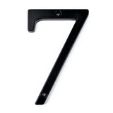 De Matteo Black 10cm huisnummer plaquette van yessential.nl toont het nummer 7 in het zwart, heeft schroefgaten aan de boven- en onderkant voor eenvoudige montage, en is afgebeeld op een witte achtergrond.
