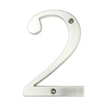 De Matteo Nickel 10cm van yessential.nl is een zilver metallic nummer 2 plaquette met een geborsteld ontwerp en twee schroefgaten, afgebeeld op een witte achtergrond - een ideale aanvulling op elke collectie huisnummers.