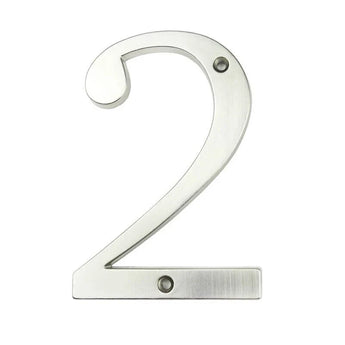 De Matteo Nickel 10cm van yessential.nl is een zilver metallic nummer 2 plaquette met een geborsteld ontwerp en twee schroefgaten, afgebeeld op een witte achtergrond - een ideale aanvulling op elke collectie huisnummers.