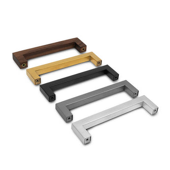 Vijf Vasco Gunmetal kastgrepen van yessential.nl zijn diagonaal afgebeeld op een witte achtergrond en laten hun stijlvolle, vingerbestendige afwerking zien - perfect om moderne flair en functionaliteit toe te voegen aan elke ruimte.