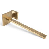 De reserverolhouder heeft een moderne, minimalistische mat gouden toiletrolhouder met een vierkante basis en rechte arm.