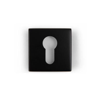 De Rosettes Black van yessential.nl is een vierkante, zwarte sleutelplaat met een centraal sleutelgat, afgebeeld tegen een witte achtergrond.
