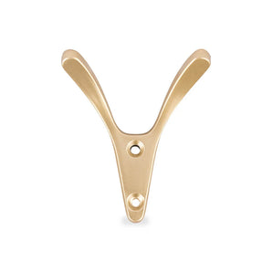 De 10x Vilano Gold van yessential.nl is een goudkleurige metalen kapstokhaak met twee armen en drie schroefgaten, met een minimalistisch ontwerp en afgebeeld geïsoleerd op een witte achtergrond.
