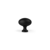 De Agero Black Knob Deluxe van yessential.nl, met een matzwarte paddenstoelvorm met een afgeronde bovenkant en een korte, brede steel, is gecentreerd tegen een effen witte achtergrond.