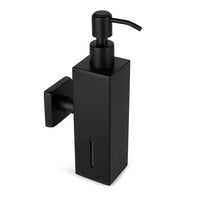 De Sonego Black van yessential.nl is een modern matzwart RVS zeeppompje voor aan de muur met een rechthoekige behuizing, bovenpomp en klein verticaal venster om het zeepniveau te controleren.