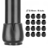 Close-up van een zwarte cilindrische buis met een rubberen dop. Ernaast staan 16 Paco Set Ø 17-21mm stoelpoot beschermers van yessential.nl in een raster. De tekst luidt: Ø 17-21mm - 16 stuks.