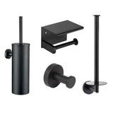 De Santino Black WC-set van yessential.nl bestaat uit vier aan de muur gemonteerde onderdelen: een wc-borstelhouder, zwarte papierhouder met planchet, badjashaak en reservepapierhouder - ideaal voor een strakke, moderne badkamer.