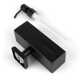 De Sonego Black zeepdispenser van yessential.nl, een strak zwart rechthoekig ontwerp met een aparte pomp en een gleuf voor het controleren van het zeepniveau, combineert moderne stijl en functie. Afgebeeld op een witte achtergrond.