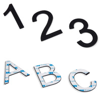 Die Animo Black 7,6 cm große Hausnummer (ohne Bohren) von yessential.de hat auffällige Zahlen in Schwarz und ist selbstklebend, sodass sie einfach anzubringen ist und für einen modernen, eleganten Look sorgt.