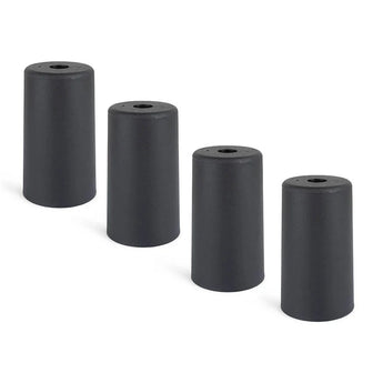 Vier Sicco Black 10cm meubelpoten van yessential.nl staan rechtop in een rij, elk met een klein gaatje in het midden bovenaan, tegen een effen witte achtergrond.