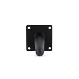 De Pato Black 15cm van yessential.nl is een zwart metalen muurbeugel met een platte vierkante basis en een uitstekende cilindrische pin, gezien vanaf de voorkant. De bodemplaat heeft vier zichtbare schroefgaten, vergelijkbaar met stalen meubelpootjes.
