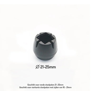 De Paco Set Ø 21-25mm van yessential.nl is een zwarte kunststof stoelpootdop met een kruisvormige opening, passend op ronde poten van 21-25mm of vierkante poten van 16-21mm voor vloerbescherming stoelen. Afgebeeld op witte achtergrond met Nederlandse maatinfo hieronder.